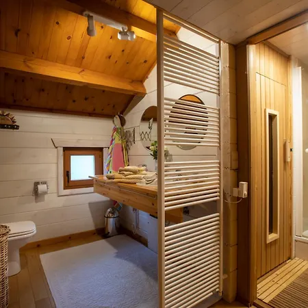 Les Avernas En Bas Romantic Getaway Holiday home *